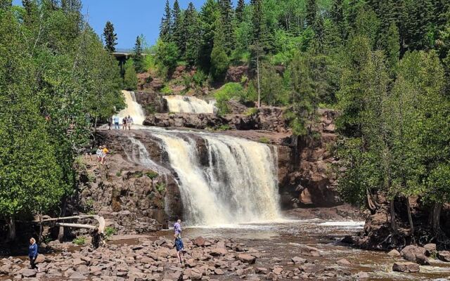 Is Minnesota Home To The Prettiest Free Waterfall Hike? Gooseberry Falls Makes A Strong Case