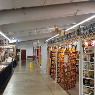 Bargain Hunters Cross Ohio Every Weekend For The Deals Inside This Massive Indoor Flea Market