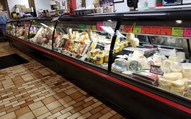 This Family-Run Arizona Italian Market Has Been Serving Fresh Subs, Imported Groceries, And Pastries Since 1975