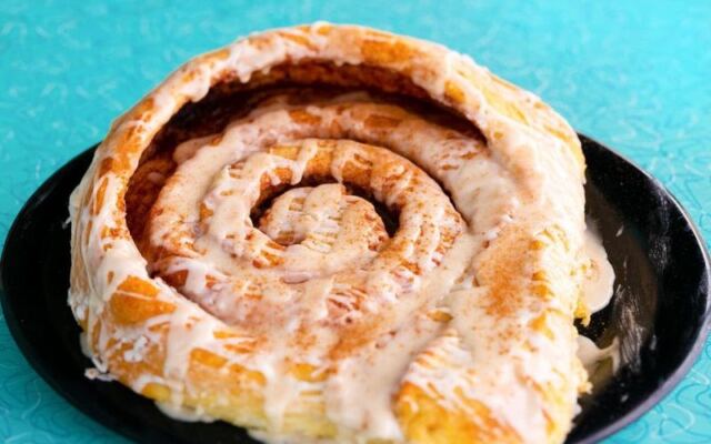 This Retro Diner On Route 66 In Tulsa, Oklahoma Serves Cinnamon Rolls Big Enough To Share