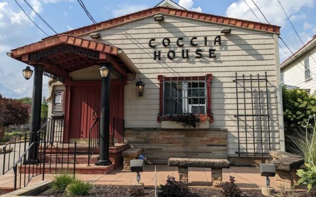 Grilled Pancake Pie? Wooster’s Coccia House Has Been Slinging Ohio’s First Pizzas Since 1958