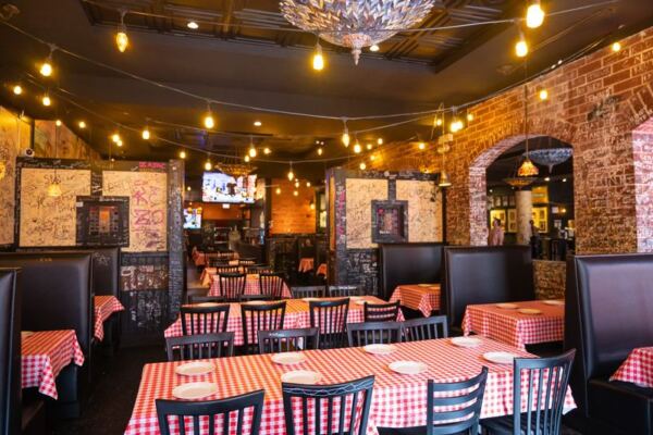 The Original Gino’s East Location In Chicago Still Lets Diners Scribble On The Walls