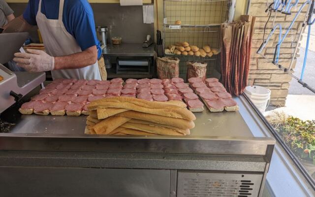 People Finally Try This Little Illinois Italian Grocery And Wonder Why They Waited So Long