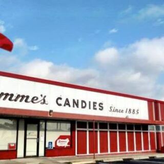 Rocky Mountain Chocolate Isn’t the Draw Here: Lammes Candies in Austin Still Hand-Dips Its Famous Texas Chewie Pecan Pralines