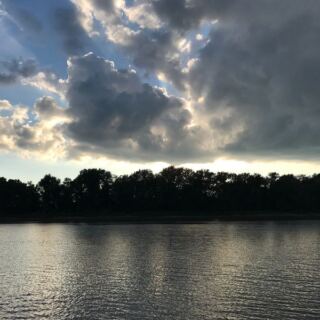 This Quiet Illinois River Town Of Under 3,000 People Makes A Perfect Fall Escape