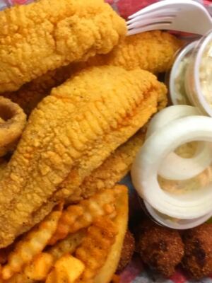 This Arkansas Wing Spot Has 11 Flavors and Catfish Worth the Drive