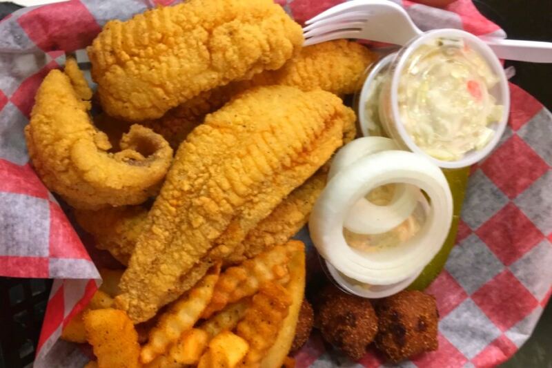 This Arkansas Wing Spot Has 11 Flavors and Catfish Worth the Drive