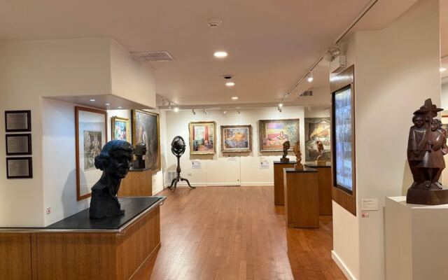 Walking Into Chicago’s Polish Museum Of America Costs Little And Reveals Paderewski’s Piano