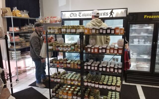 This Amish Bakery On Tulsa’s Route 66 Bakes Its Own Bread, Serves Sandwiches At Lunch, And Sells Amish Cheese To Go