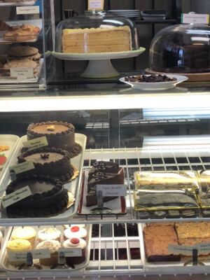 12 Hidden Gem Bakeries With Incredible Lemon Bars