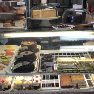 12 Hidden Gem Bakeries With Incredible Lemon Bars