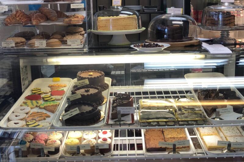 12 Hidden Gem Bakeries With Incredible Lemon Bars