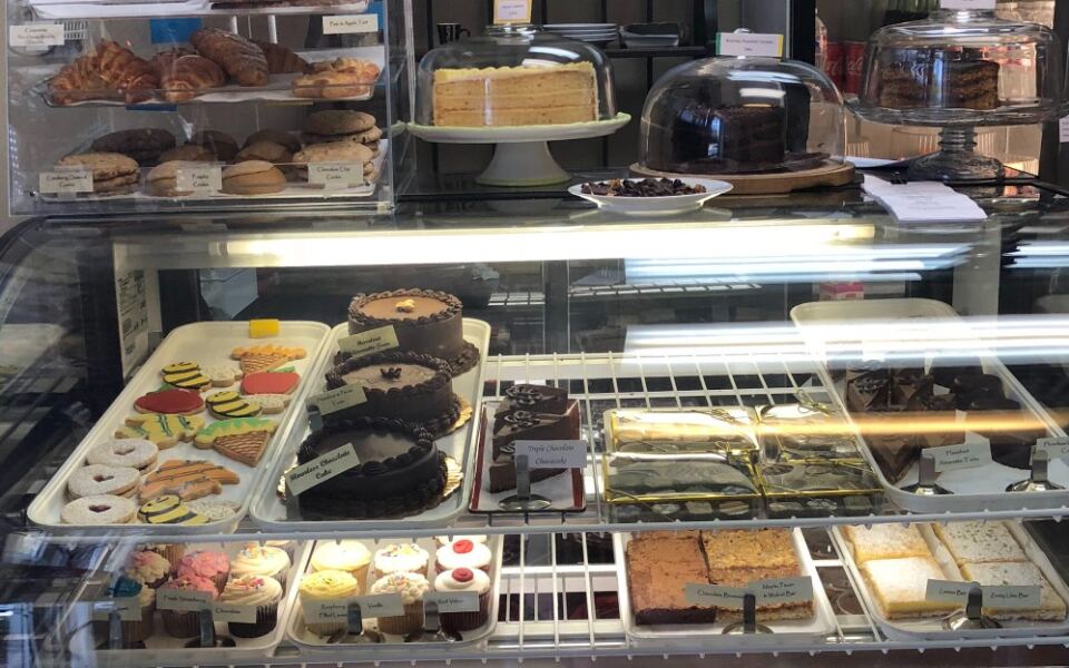 12 Hidden Gem Bakeries With Incredible Lemon Bars