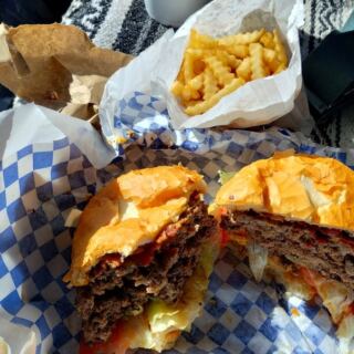 Bring Cash and Your Appetite to This California Burger Shack’s Huge Old-School Cheeseburgers