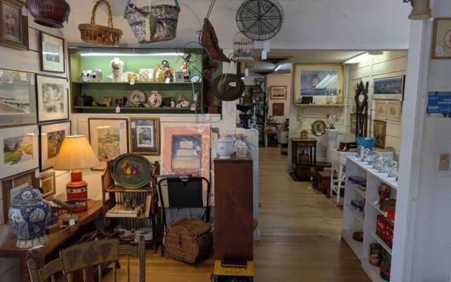 These 11 Giant Massachusetts Thrift, Antique, and Flea Markets Turn a Quick Shopping Trip Into a Whole-Day Treasure Hunt