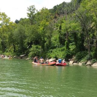 This Tiny Oklahoma River Town Is the Weekend Escape Locals Would Rather Keep to Themselves