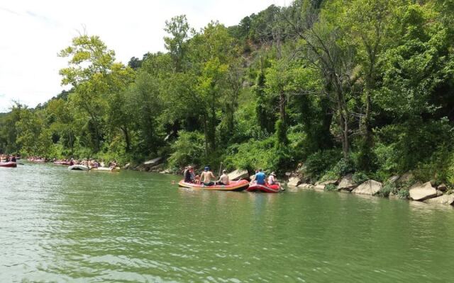 This Tiny Oklahoma River Town Is the Weekend Escape Locals Would Rather Keep to Themselves
