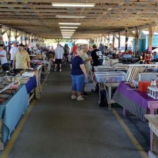 Some Flea Markets Sell Junk, but This Florida Market in Webster Runs Over 1,000 Booths Every Monday