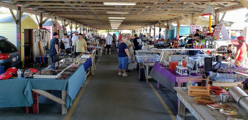 Some Flea Markets Sell Junk, but This Florida Market in Webster Runs Over 1,000 Booths Every Monday