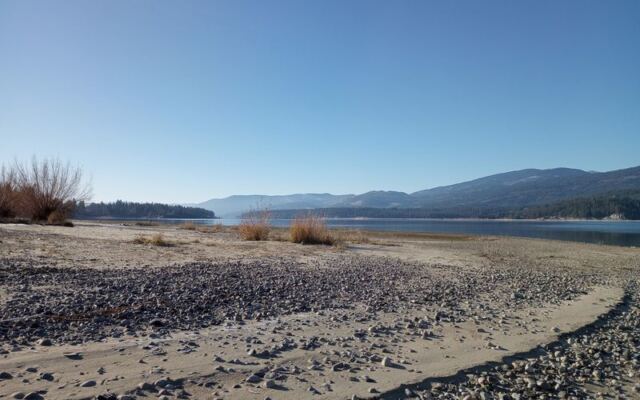 Boaters and Swimmers Love This Washington Reservoir, and When the Water Drops, It Uncovers Wide Shoreline to Explore