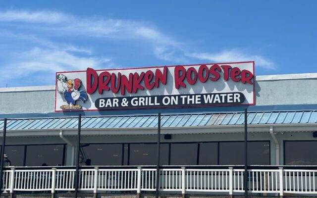 This Lakeside Grove, Oklahoma Restaurant Serves Dinner on the Water While You Watch People Fish