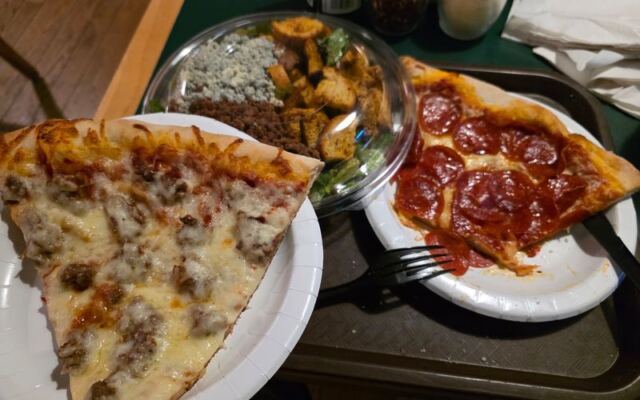 This Legendary Minnesota Pizza Spot Has Been Drawing Loyal Crowds for Decades With Pies Locals Swear By