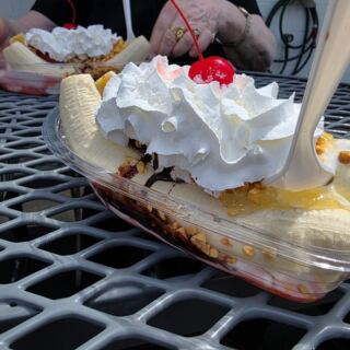 8 Illinois Ice Cream Shops Worth One Last Road Trip Before They Close For The Season