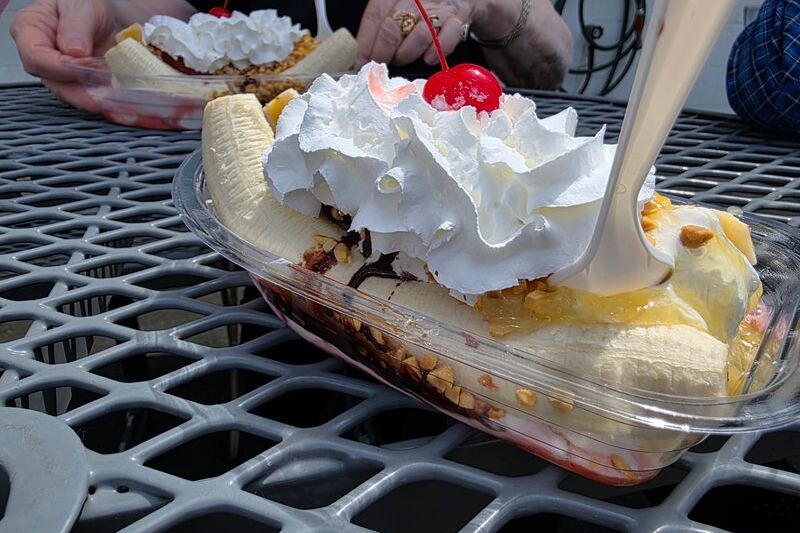 8 Illinois Ice Cream Shops Worth One Last Road Trip Before They Close For The Season