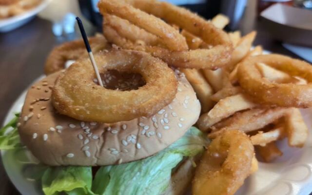 9 South Carolina Pimento Cheese Burgers Worth Driving Across the County For