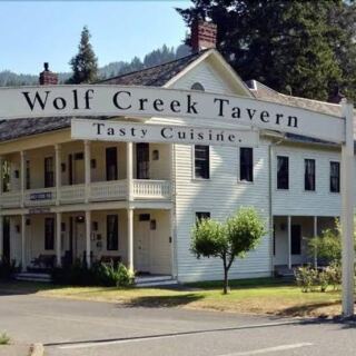 This Oregon Mountain Lodge Just Off I-5 Is the Detour Road Trippers Never Regret