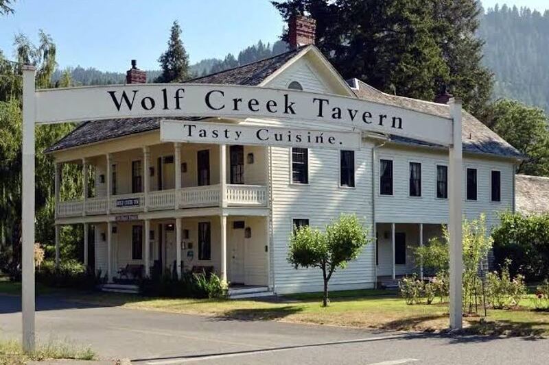 This Oregon Mountain Lodge Just Off I-5 Is the Detour Road Trippers Never Regret