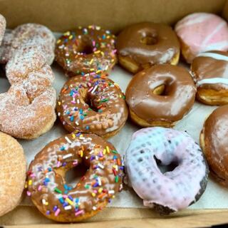 10 Old-School Illinois Donut Shops Worth Getting Up Before Sunrise To Drive To