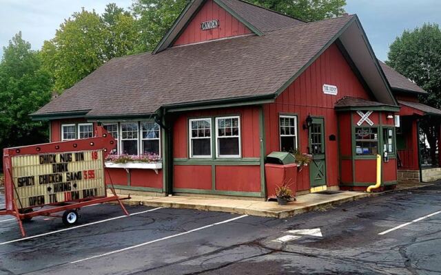 5 Ohio Restaurants Inside Old Train Depots Where Dinner Comes With Railroad History