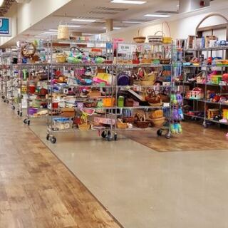 7 Ohio Shops Where Every Bin Turns Into A Treasure Hunt