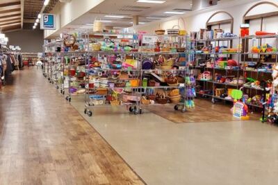 7 Ohio Shops Where Every Bin Turns Into A Treasure Hunt