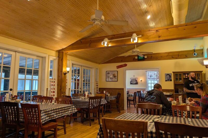 Road Trippers Pull Off the Tennessee Interstate for Biscuits, Gravy, and Pie at These 6 Country Kitchens