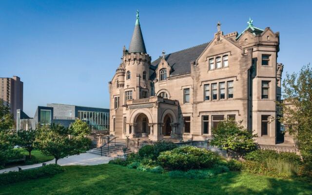 This Fairytale Castle in Minnesota Is So Beautiful You’ll Forget You Never Left the Midwest