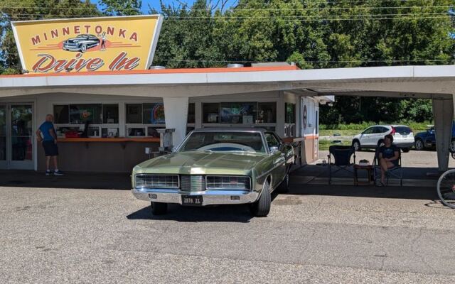 This Is One of the Last Carhop Drive-Ins in Minnesota, and the Burgers Still Come Right to Your Window