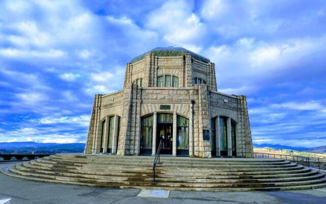 This Oregon Stone Lookout Was Built So Road-Weary Travelers Would Pull Over and Stare at the Gorge