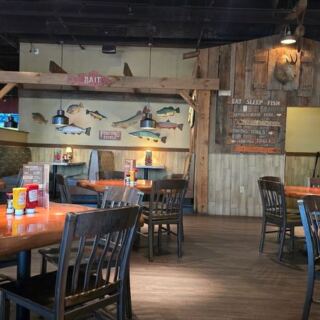 This Cabin-Style Tennessee Bar & Grill Is A Smoky Mountain Favorite For Fried Chicken, Ribs And Hearty Comfort Food