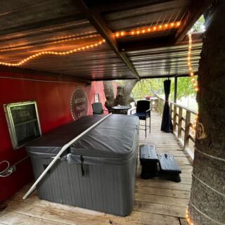This Quiet Oklahoma Cabin Retreat Gives Couples a Hot Tub Under the Stars Without a Long Drive