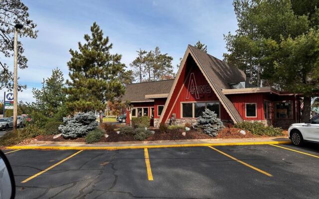 A Giant Paul Bunyan Greets You Outside This North Woods Diner in Minnesota, and the Homemade Pie Is Even Bigger News