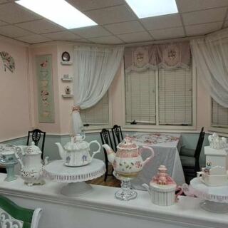 Fancy Hats and Clotted Cream Scones at This Hudson Tea Room Make You Forget You’re in Massachusetts