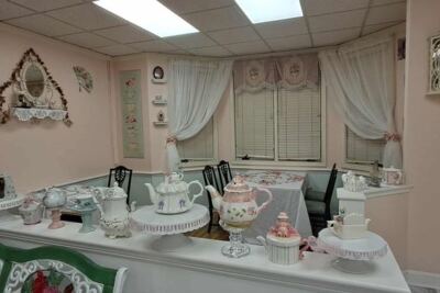 Fancy Hats and Clotted Cream Scones at This Hudson Tea Room Make You Forget You’re in Massachusetts