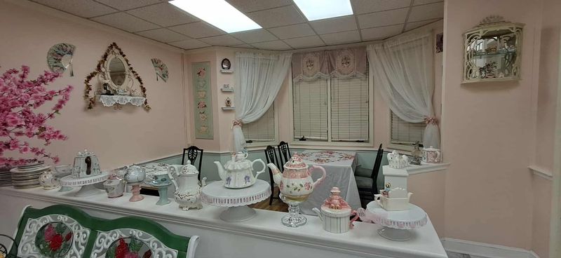 Fancy Hats and Clotted Cream Scones at This Hudson Tea Room Make You Forget You’re in Massachusetts