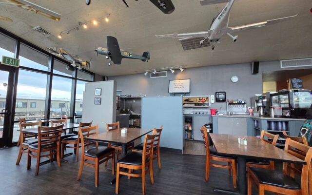 This Oregon Airport Cafe Serves Hearty Breakfasts While Small Planes Touch Down Right Outside Your Window