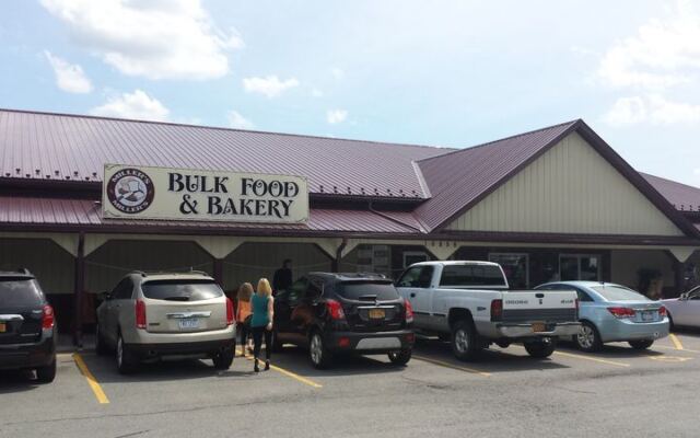 Order Your Sandwich On Homemade Bread, Then Stock Up At This Amish Bulk Food Store In New York