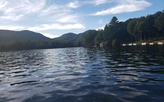 Skip the Highlands Crowds, Because This Quiet North Carolina Mountain Town Is the One Locals Protect