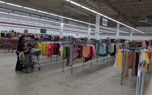7 Giant Florida Thrift Stores Where a Single $20 Bill Still Fills Your Whole Cart