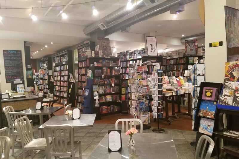 This Bookstore Café In Illinois Is Where Readers Lose An Entire Rainy Afternoon
